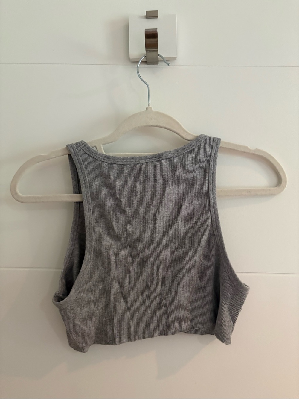 TNA Ribbed Gray Cropped Tank - Picture 3 of 3